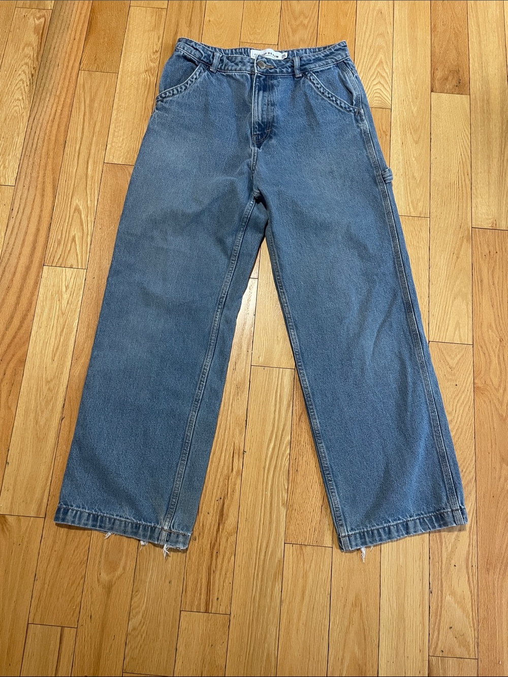 refuge Men's Relaxed Straight-Leg Denim Jeans in Medium Blue